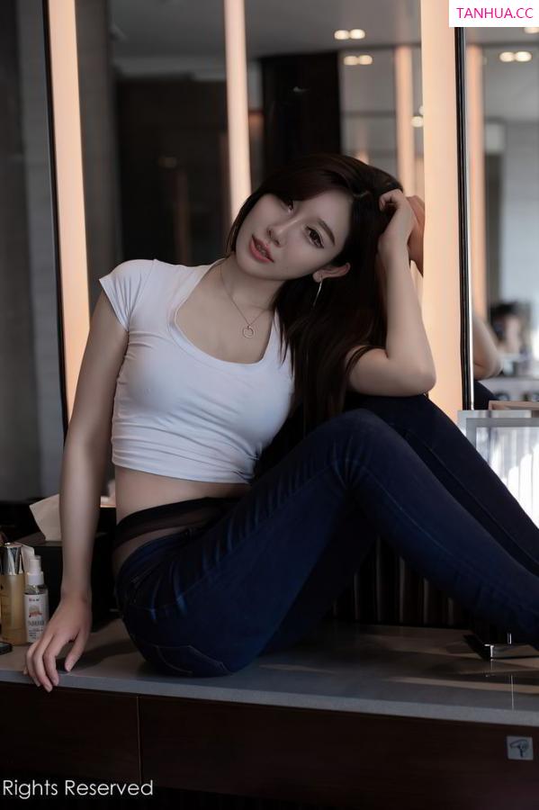 伊思思  [XiuRen]高清写真图 2020.08.05 No.2406 Victoria志玲第17张图片